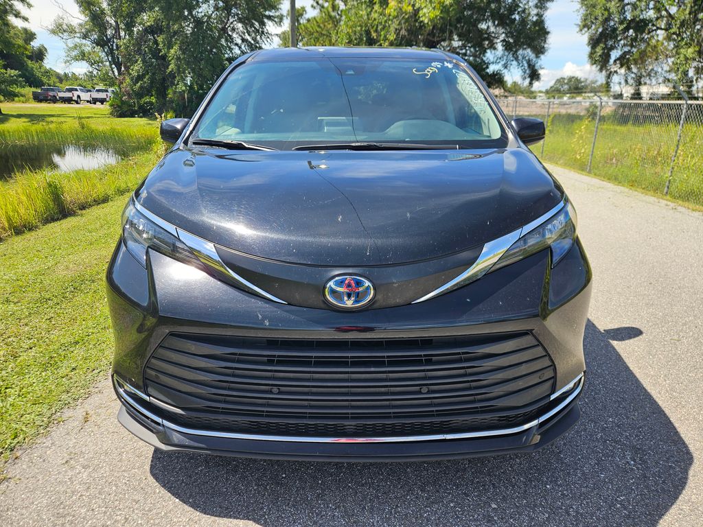 Thumbnail: 2024 Toyota Sienna - 8