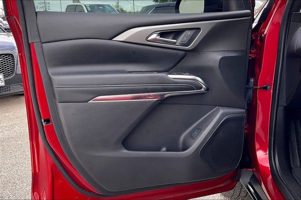 Used 2024 Chevrolet Traverse LT 4D Sport Utility