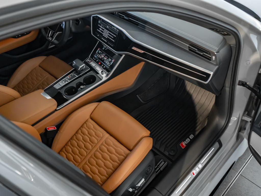 Used 2024  Audi 4.0T image 30