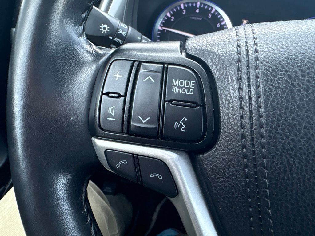 Used 2019 Black Toyota XLE image 23
