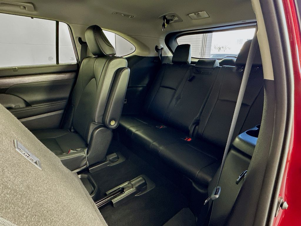 Thumbnail: 2021 Toyota Highlander - 29