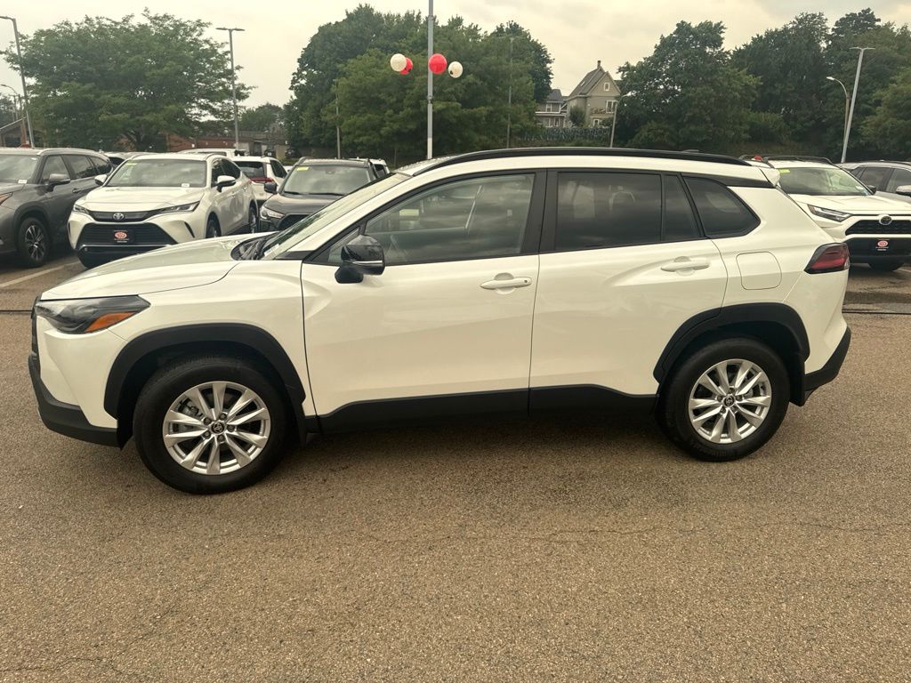 Used 2026 Off-white Toyota LE image 4