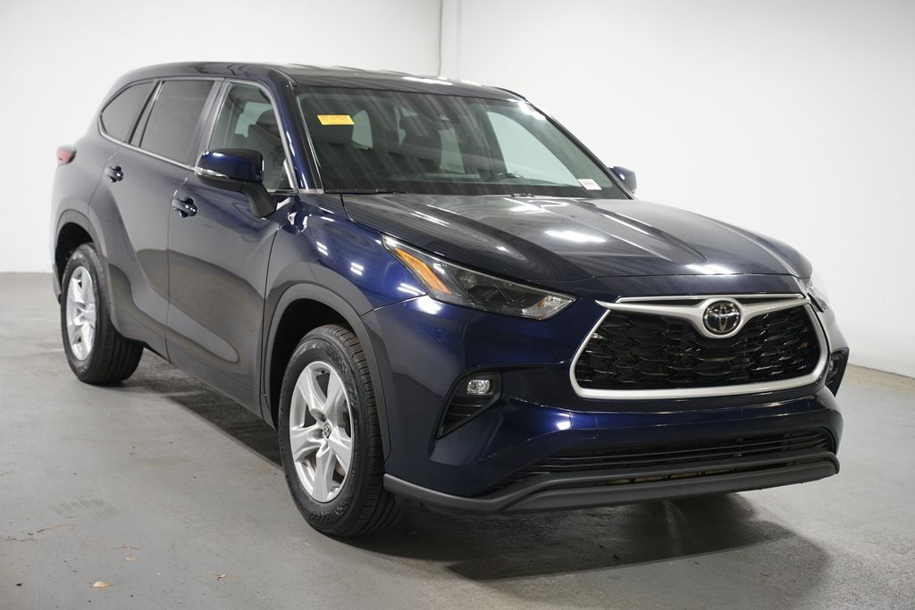 Thumbnail: 2023 Toyota Highlander - 3