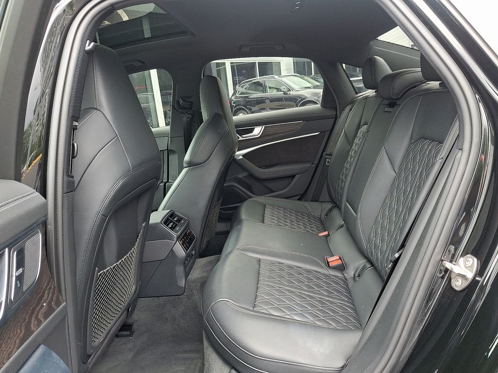 Thumbnail: 2020 Audi S6 - 10