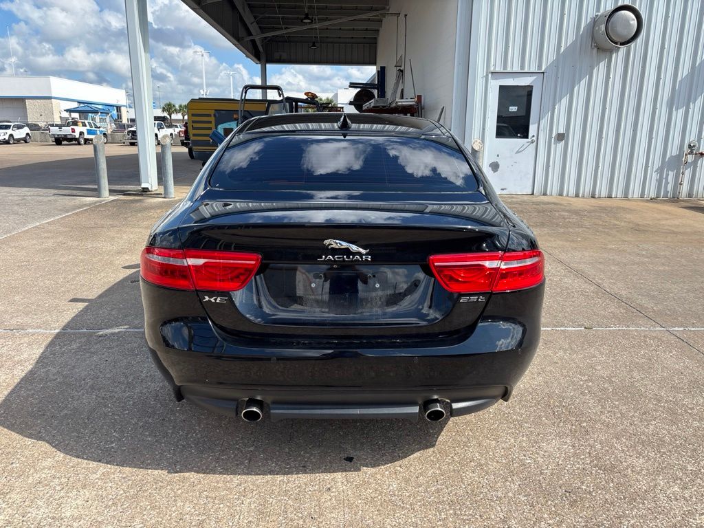 2019 Jaguar XE 25t Premium - 5