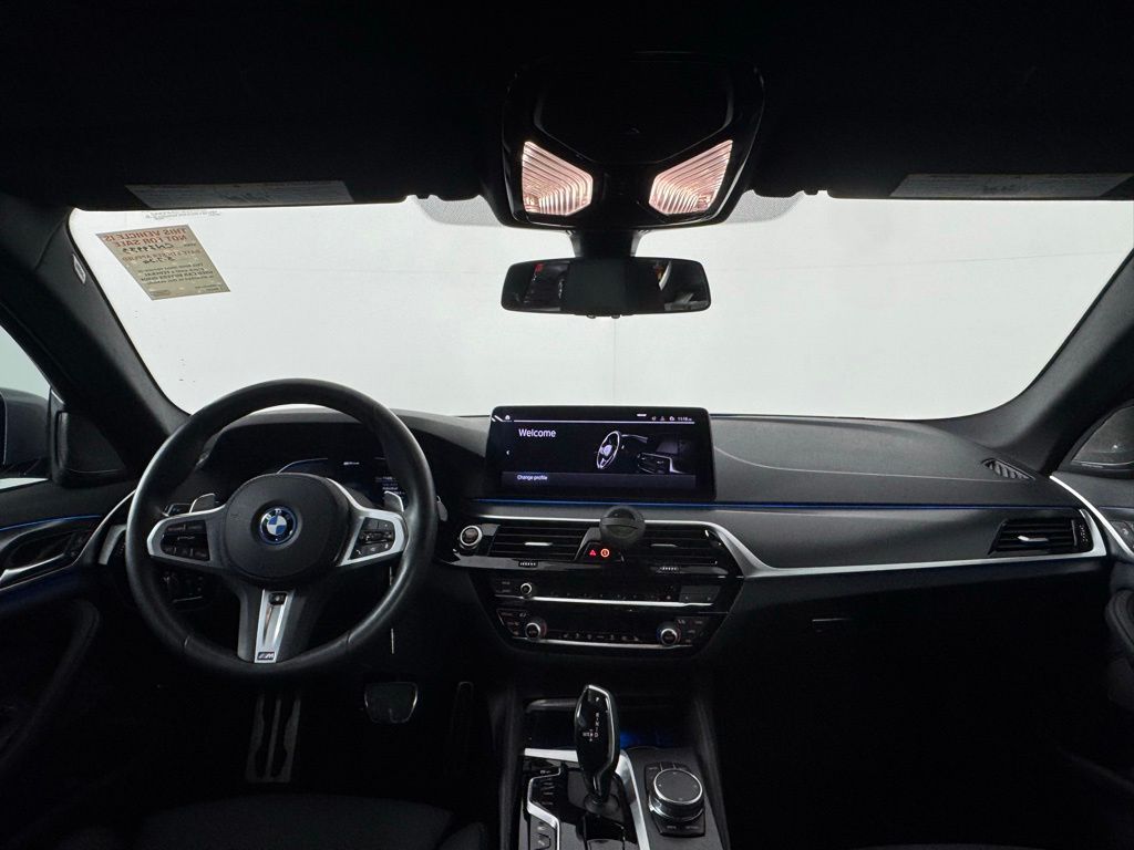 Thumbnail: 2023 BMW 5 Series - 22