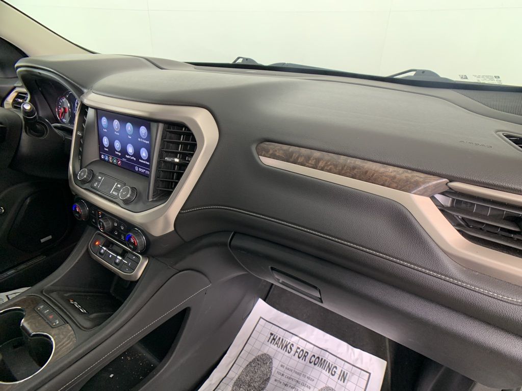 2020 GMC Acadia Denali 32