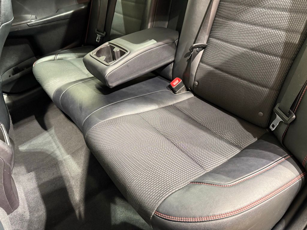 2017 Toyota Camry SE 18