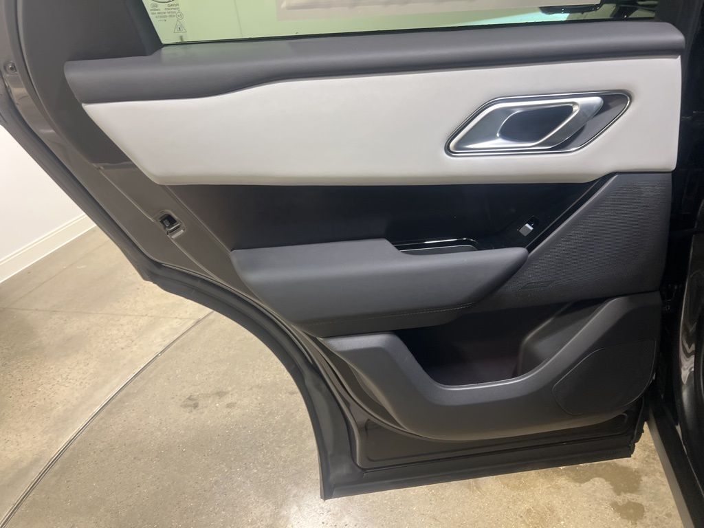Certified Used 2026  Land Rover Dynamic SE image 20