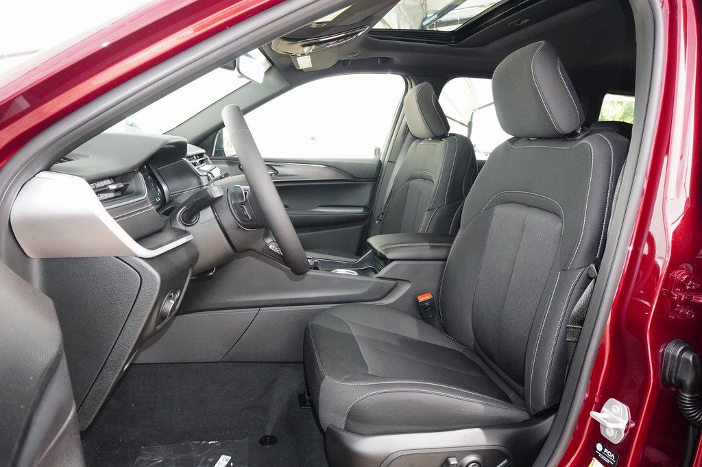 New Car 2025 Jeep Grand Cherokee  Laredo X For Sale Under $40,000 In Weatherford, Texas