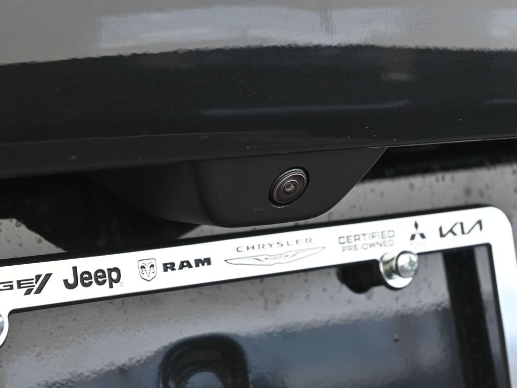 New 2026 Diamond Black Crystal Pearlcoat Jeep Limited image 33