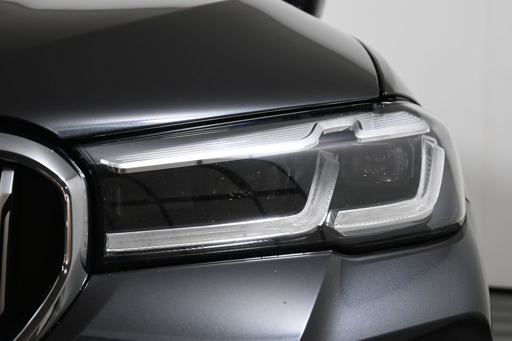 Thumbnail: 2022 BMW 5 Series - 11