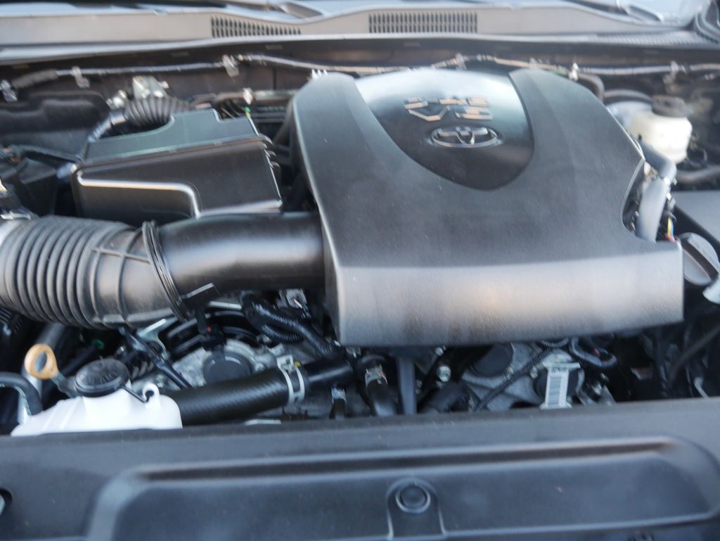 Thumbnail: 2021 Toyota Tacoma - 10