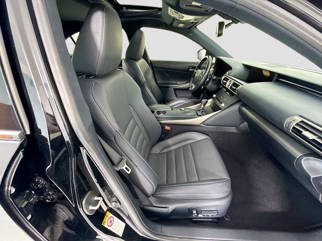 Thumbnail: 2016 Lexus IS - 20