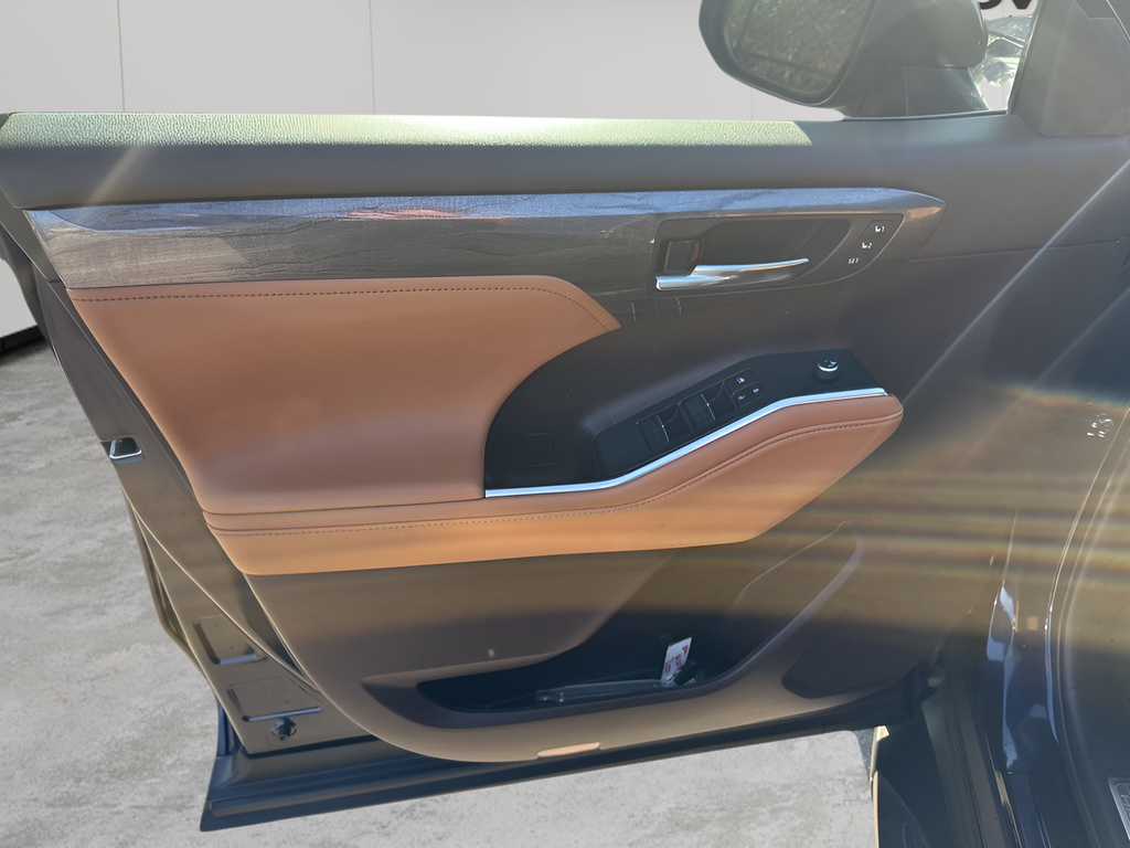 Used Car 2022 Toyota Highlander  Platinum For Sale Under $40,000 In Austin, Texas