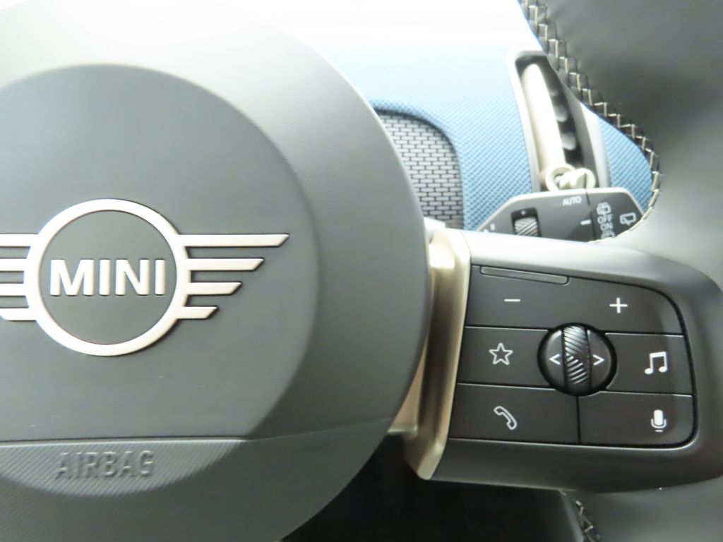 2025 MINI Cooper Countryman Iconic 12