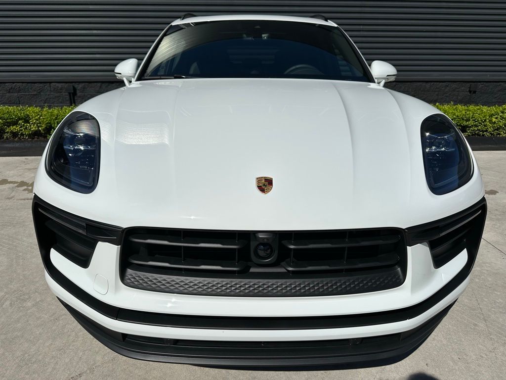 Thumbnail: 2026 Porsche Macan - 8