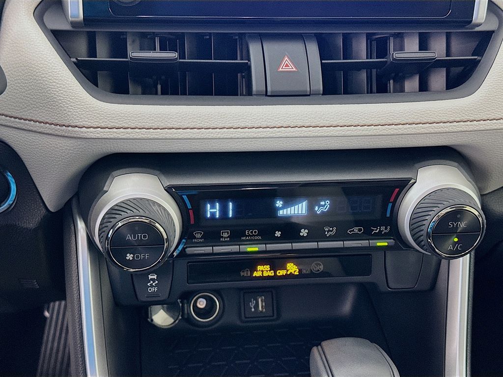 Thumbnail: 2025 Toyota RAV4 - 16