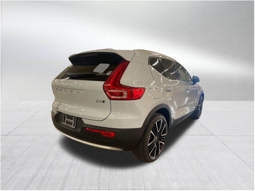 2024 Volvo XC40 Ultimate photo