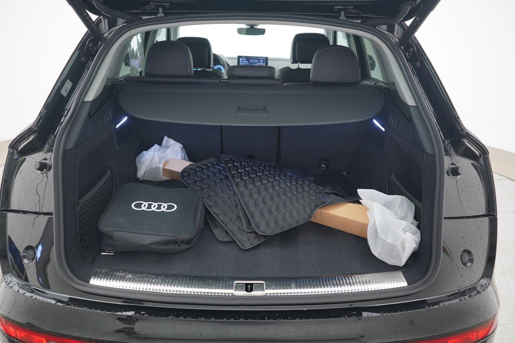 Thumbnail: 2025 Audi Q5 - 12