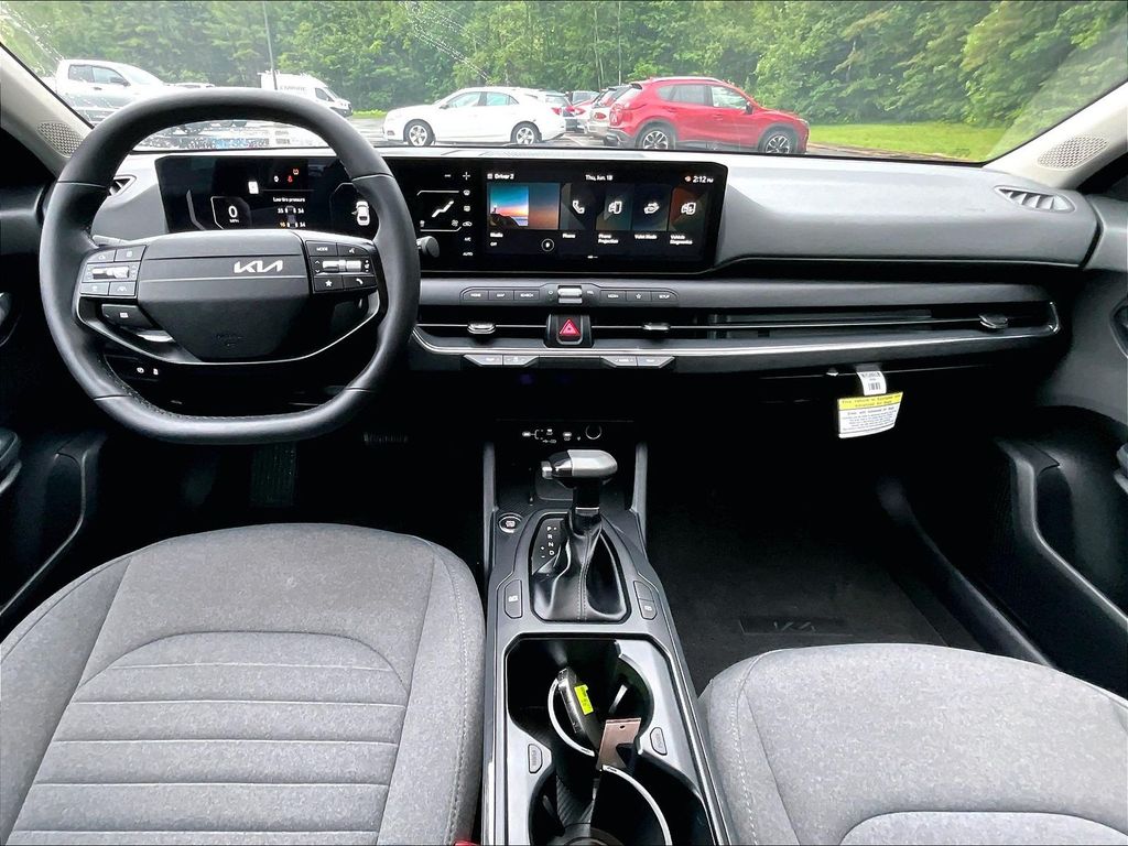 2025 Kia K4 — photo 21