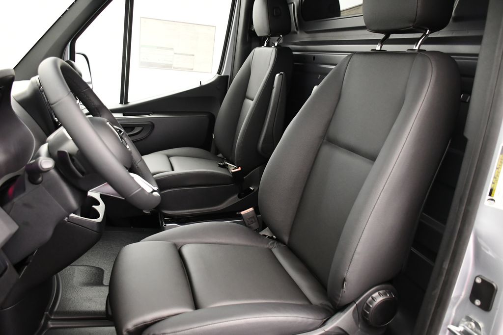 Thumbnail: 2025 Mercedes-Benz Sprinter - 27