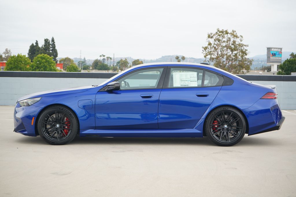 Thumbnail: 2026 BMW M5 - 4