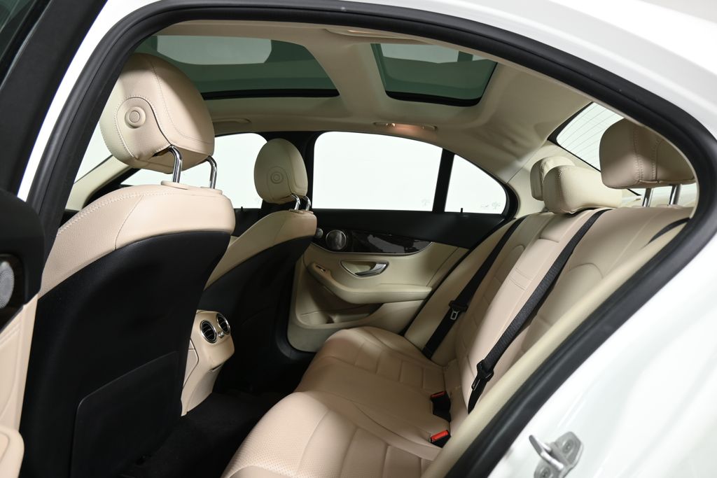 Thumbnail: 2016 Mercedes-Benz C-Class - 7