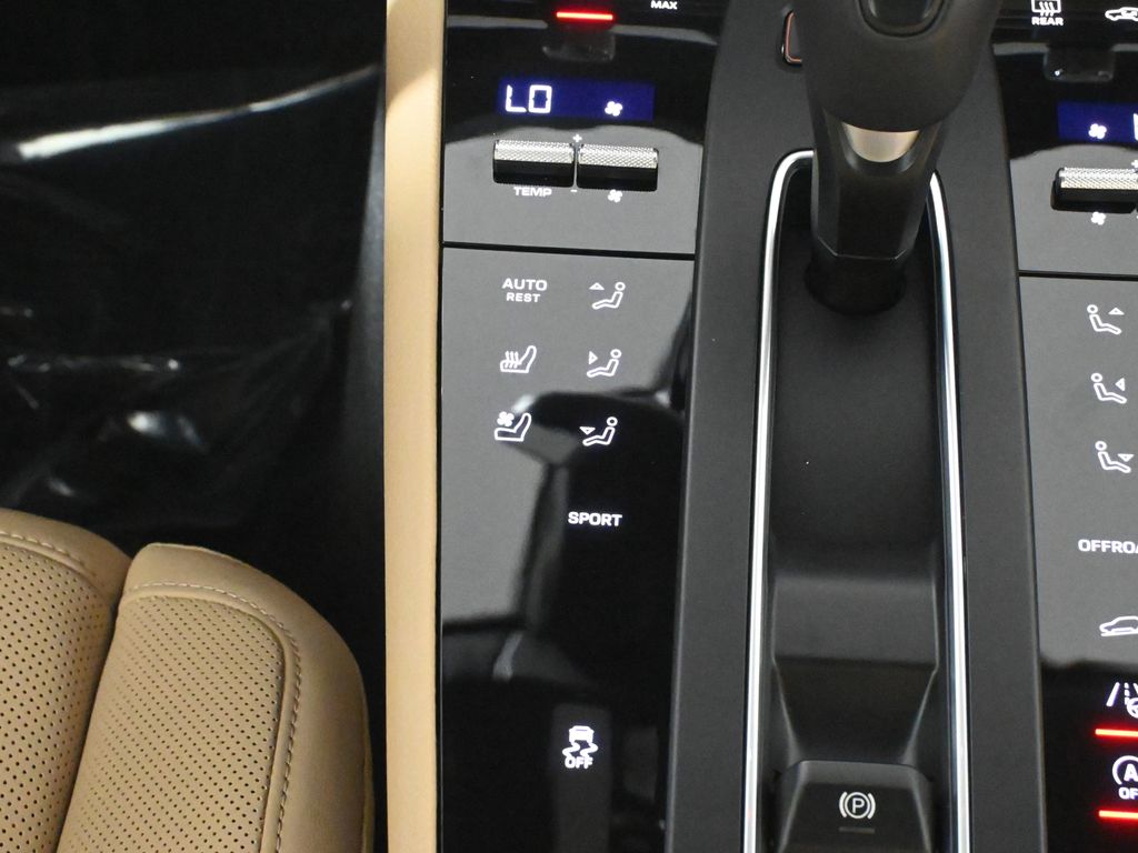 Thumbnail: 2025 Porsche Macan - 26