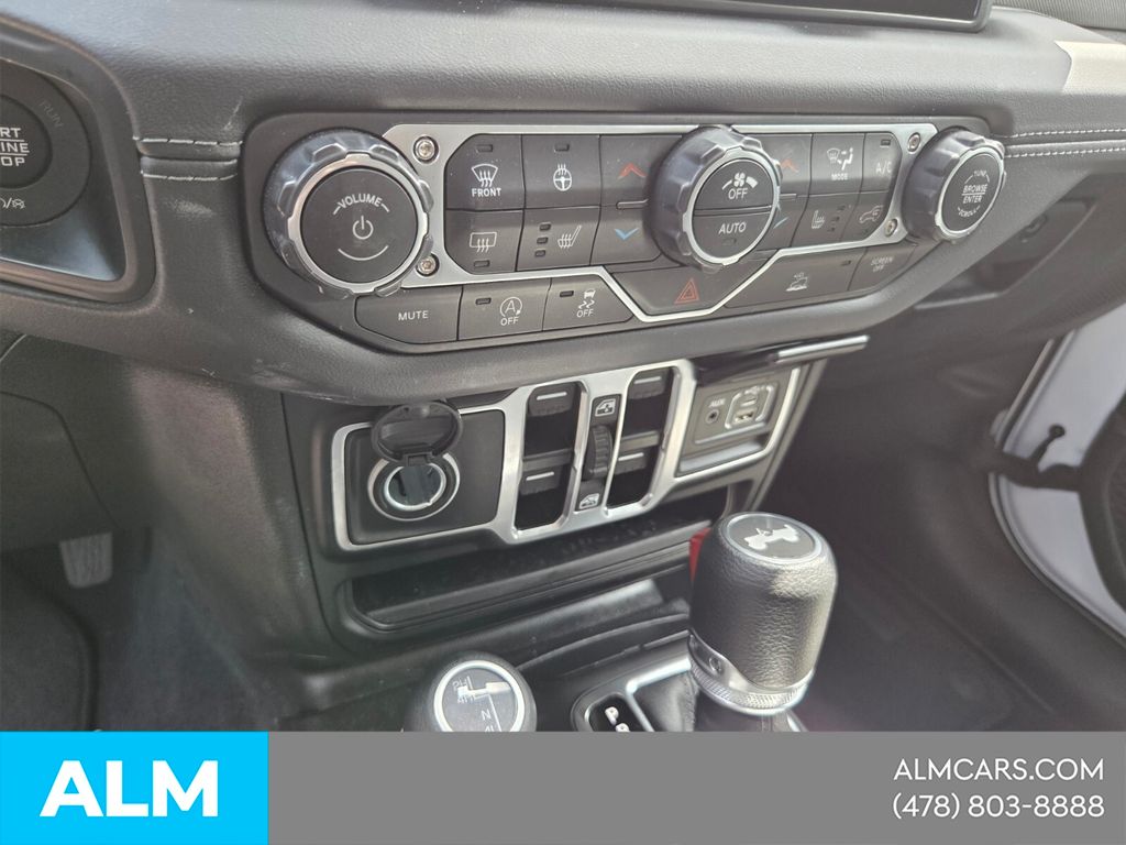 Used 2025 White Jeep Sahara image 20