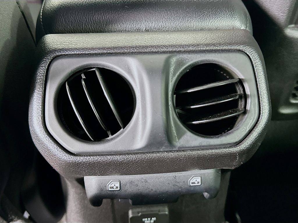 Thumbnail: 2018 Jeep Wrangler - 24