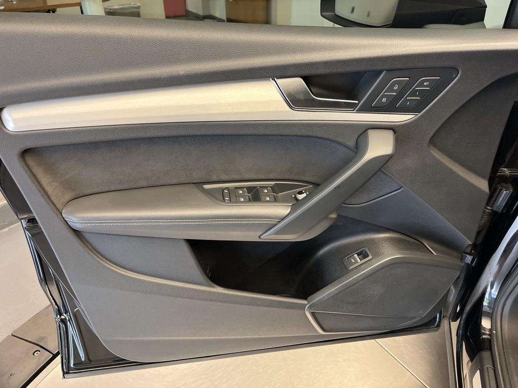 Thumbnail: 2021 Audi SQ5 - 11