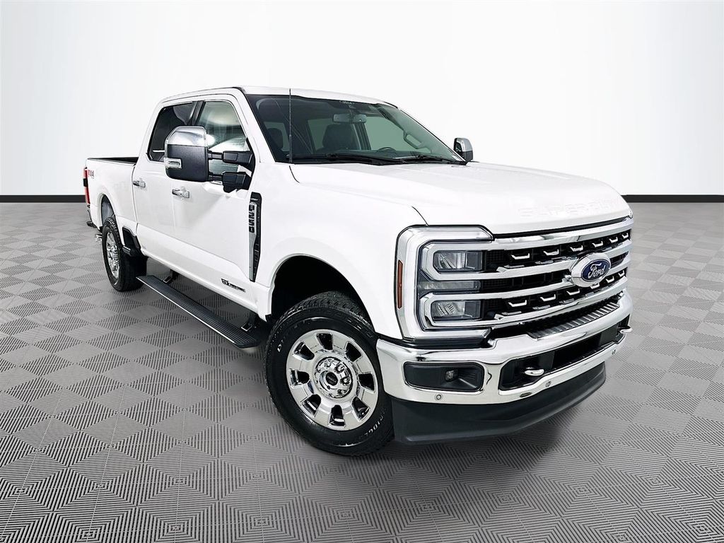 White Metallic 2024 Ford F-250 Super Duty Lariat Crew Cab 4WD Pickup Truck Four-Wheel Drive Automatic
