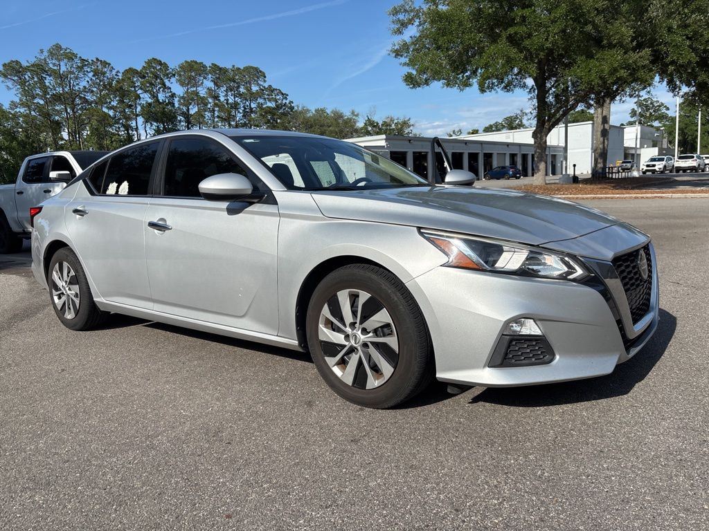 Brilliant Silver Metallic 2020 Nissan Altima 2.5 S FWD Sedan Front-Wheel Drive Continuously Variable Transmission