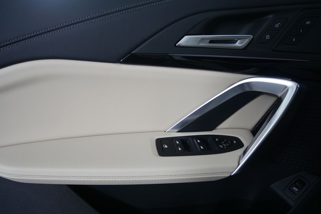 2025 BMW X1 xDrive28i 8