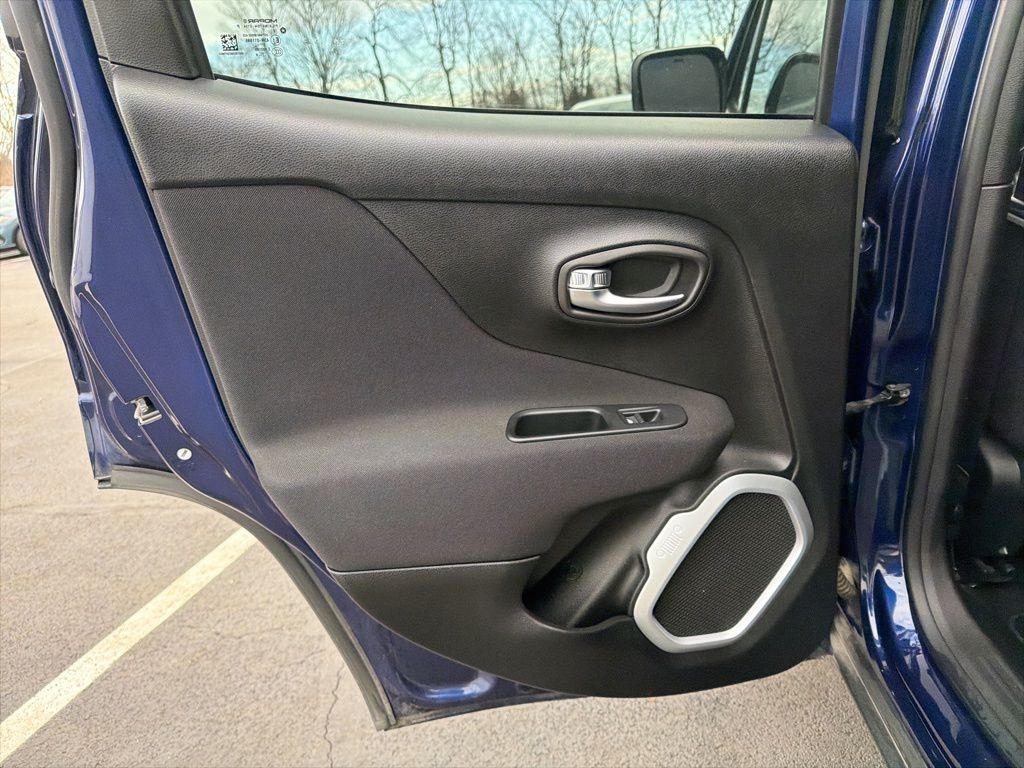 Thumbnail: 2018 Jeep Renegade - 20