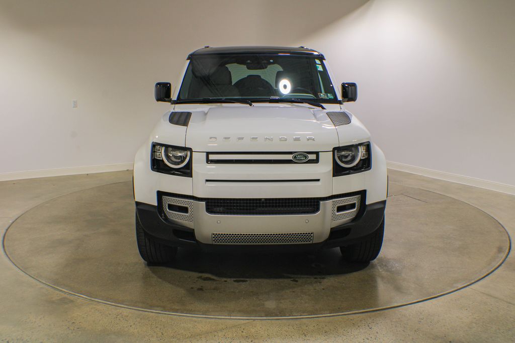Used 2023  Land Rover S image 2