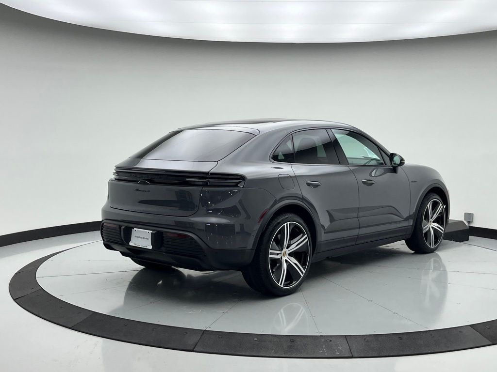 Thumbnail: 2025 Porsche Macan - 10