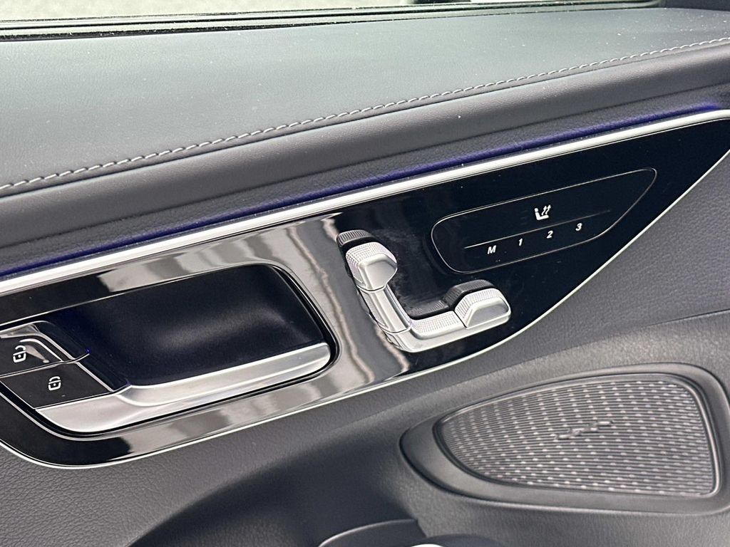 Thumbnail: 2023 Mercedes-Benz C-Class - 30