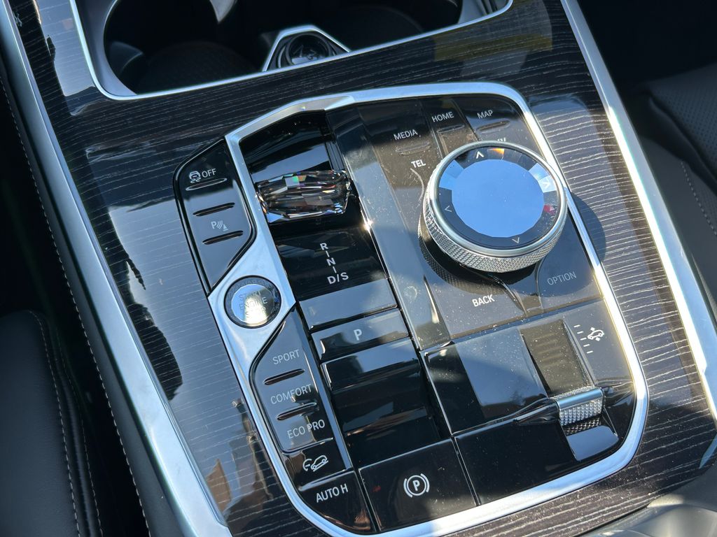 Thumbnail: 2026 BMW X7 - 28