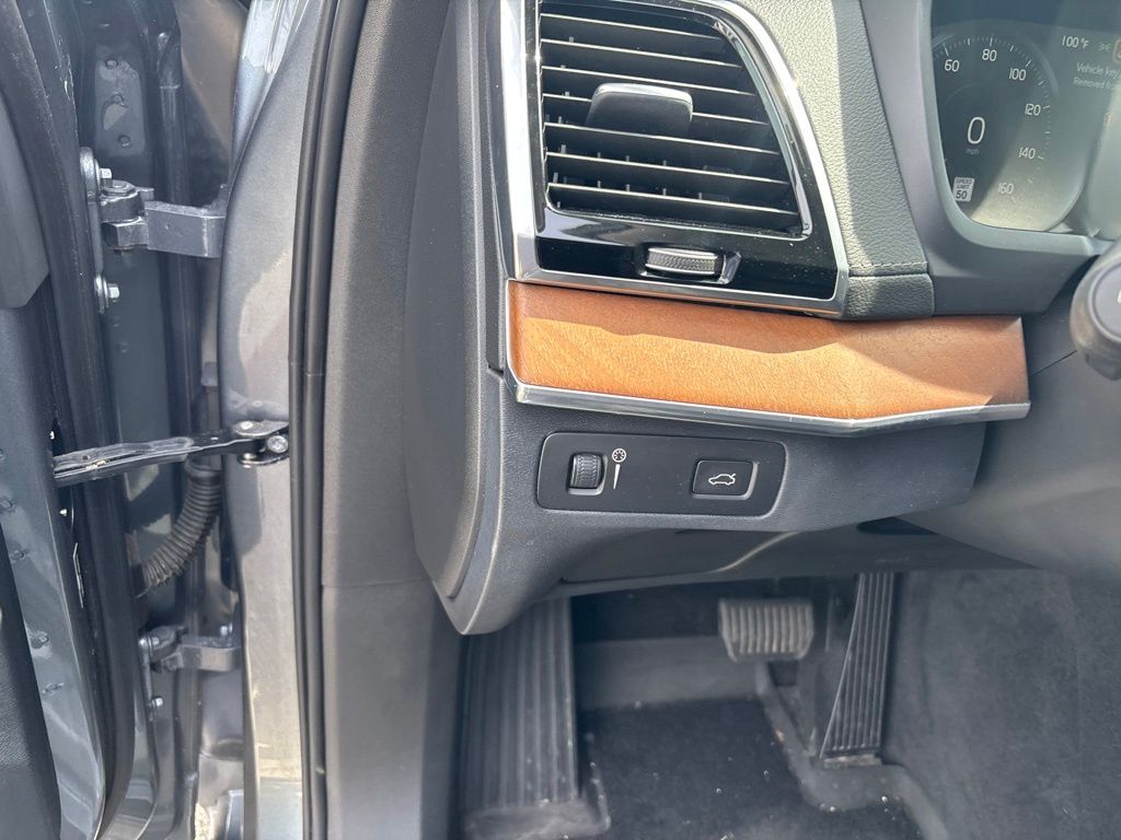 Used 2019 Gray Volvo T6 Inscription image 15