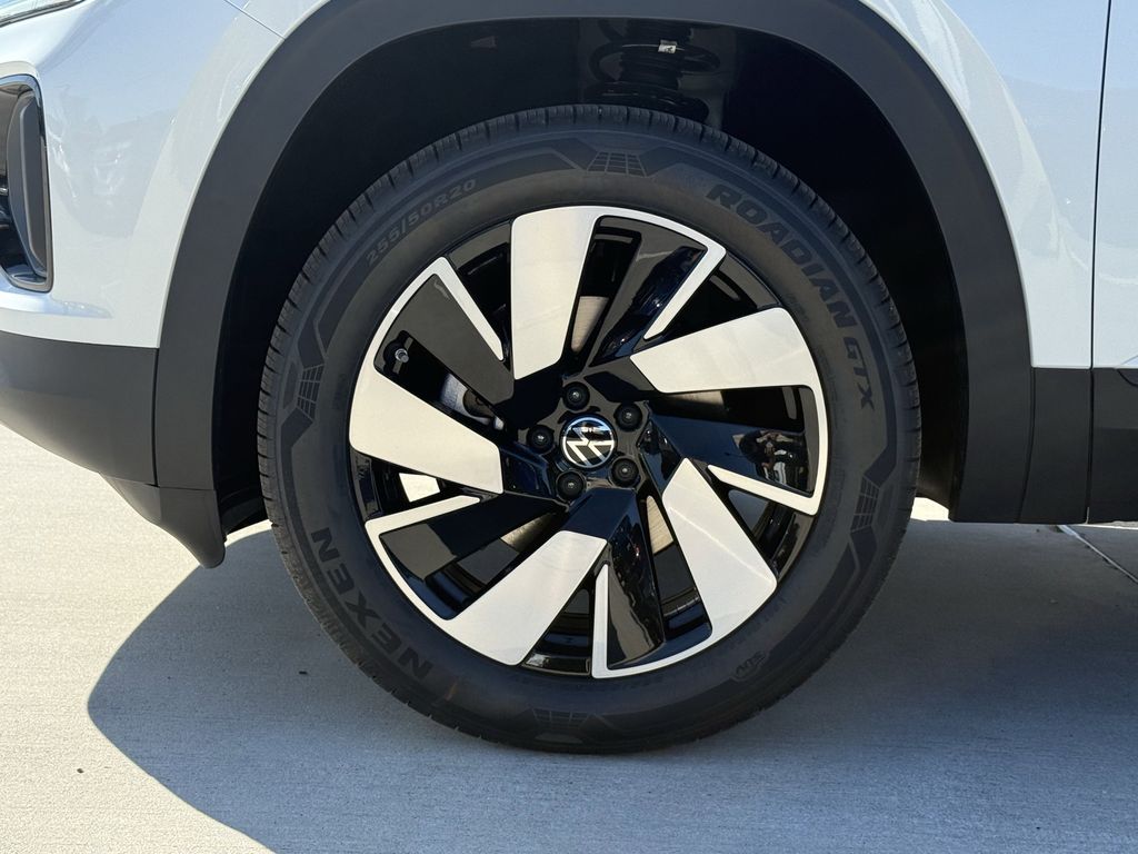 2026 Volkswagen Atlas Cross Sport 2.0T SE w/Technology - 8
