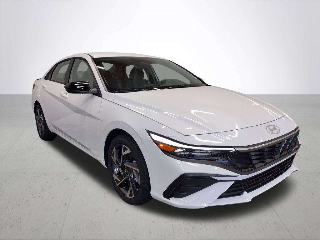 2025 Hyundai Elantra SEL Sport photo 4
