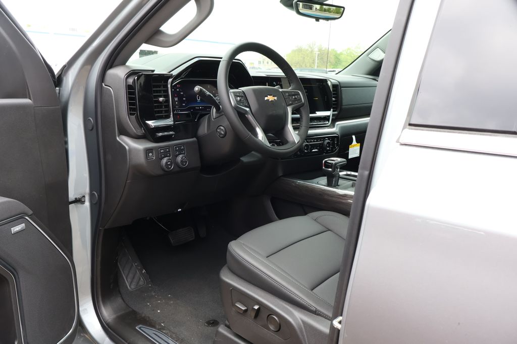 2025 Chevrolet Silverado 1500 LTZ 13