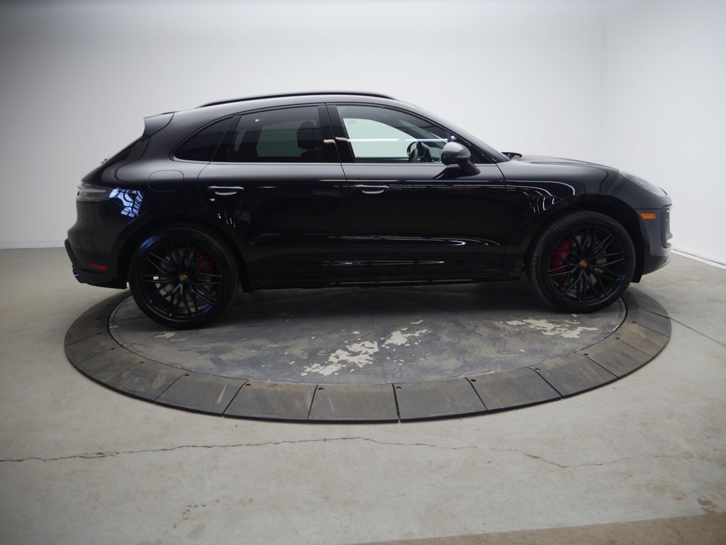 Thumbnail: 2026 Porsche Macan - 8