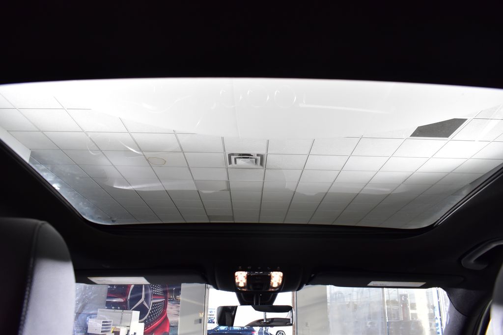 Thumbnail: 2022 Mercedes-Benz GLB - 28