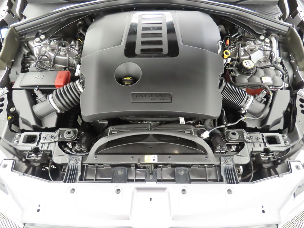 Thumbnail: 2021 Jaguar F-Pace - 27