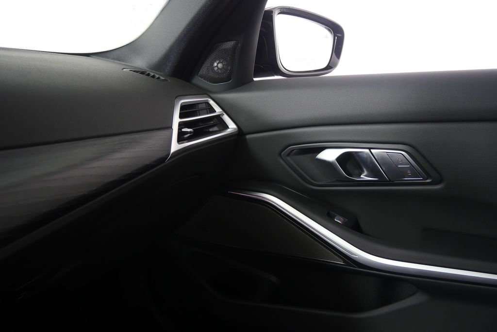 2025 BMW 3 Series M340i 29