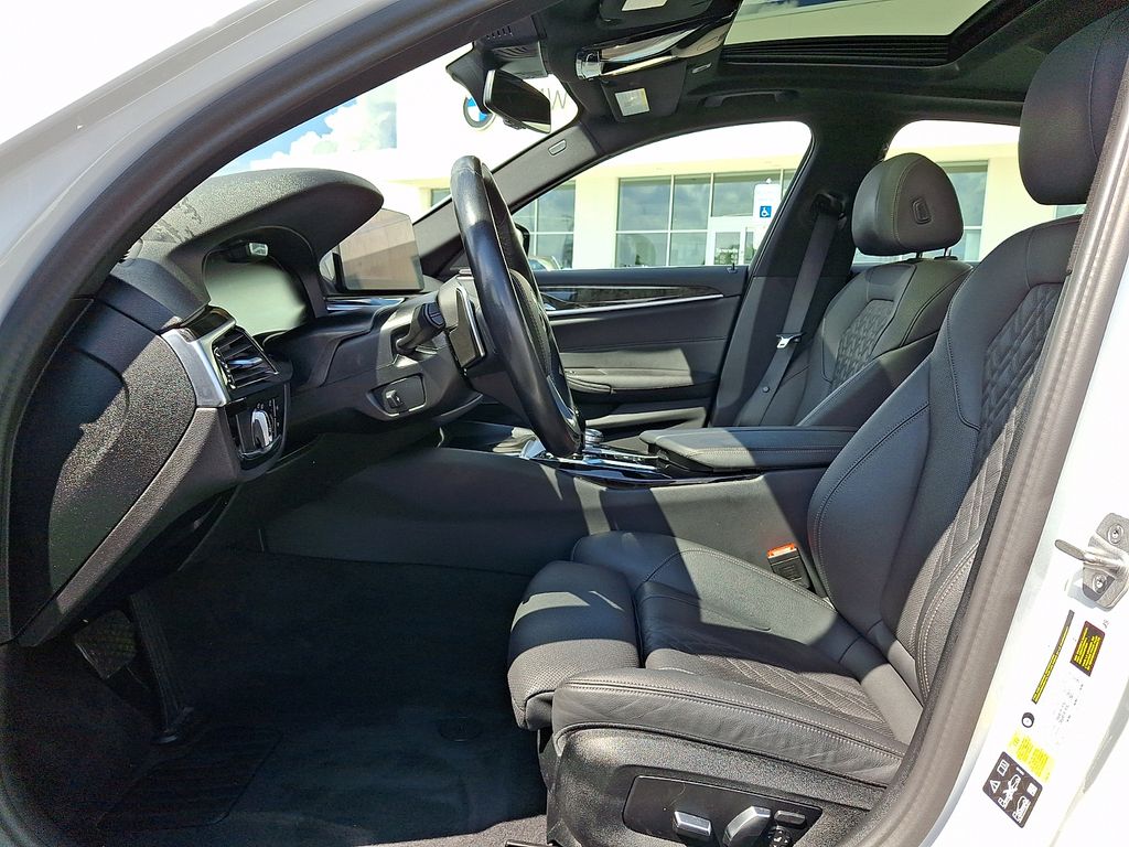 Thumbnail: 2023 BMW 5 Series - 13