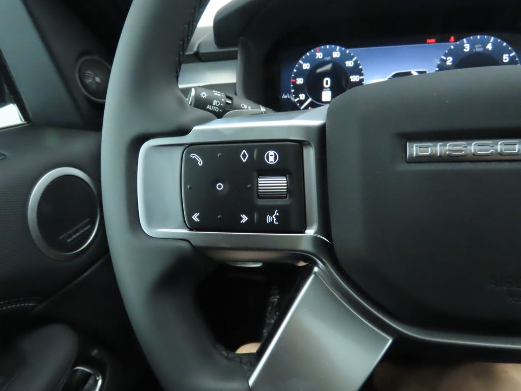 Thumbnail: 2024 Land Rover Discovery - 11